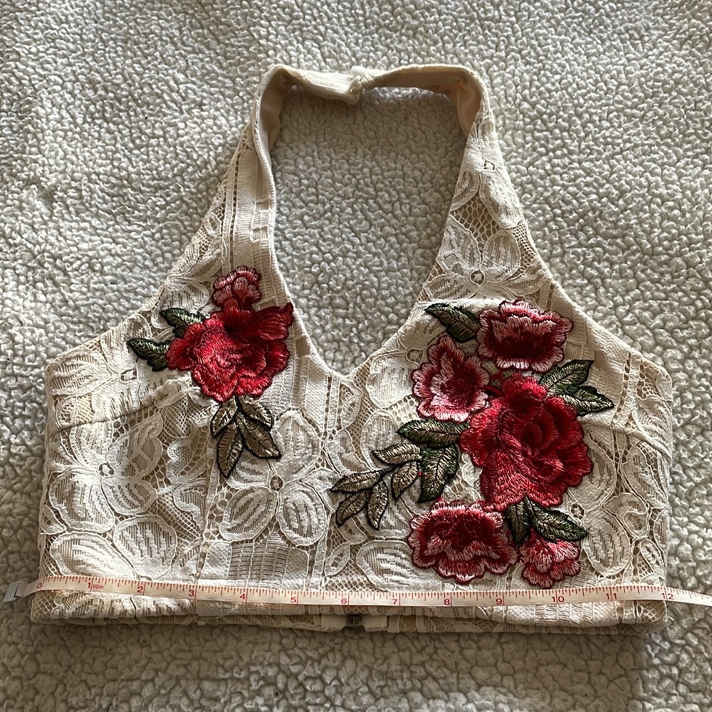Love Triangle two piece lace skirt set with embroidered flowers - Picture 12 of 16